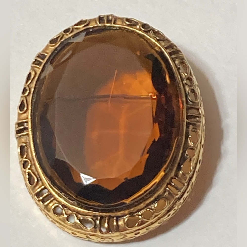 VINTAGE GOLD TONE FACETED TOPAZ COLOR BROOCH - UNSIGNED